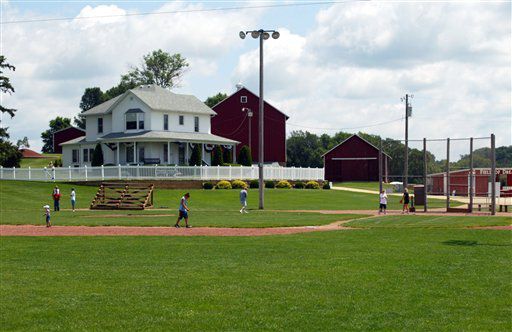 Neighbors fret about plan for ‘Field of Dreams’