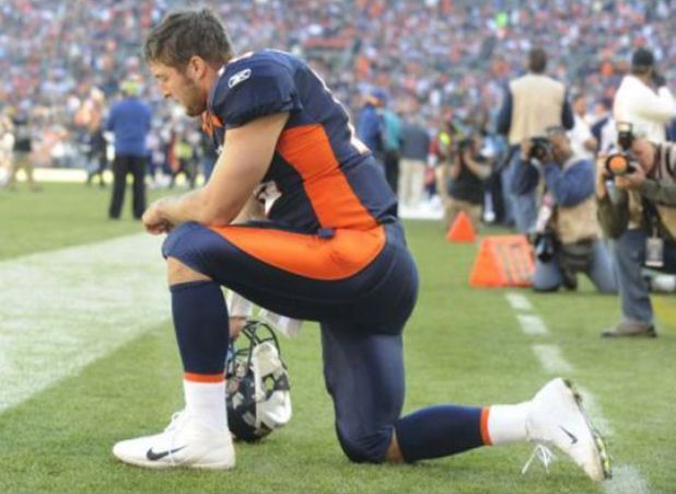 Opinion: Tebow cast aside much like Manning