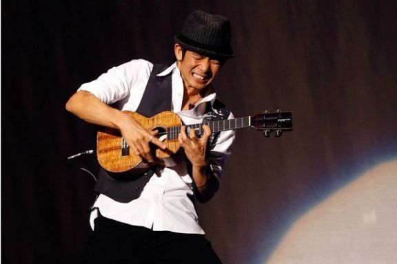 Ukulele master has a surprise for audience