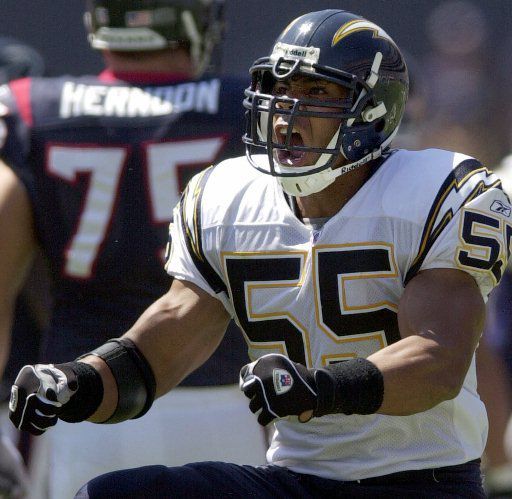 Former NFL star Junior Seau reportedly commits suicide