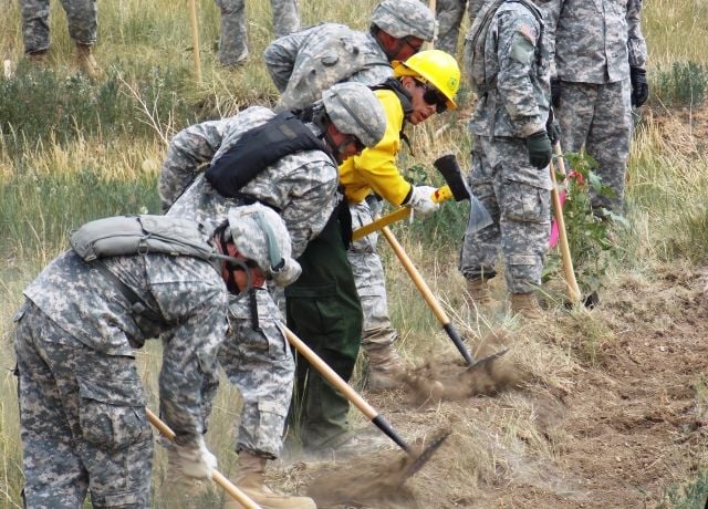 Fort Carson soldiers receive wildfire training