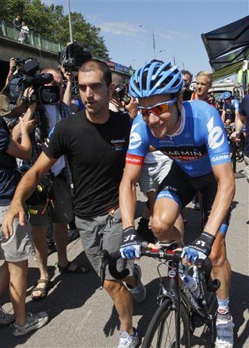 Former Armstrong teammates deny report they’re banned from cycling