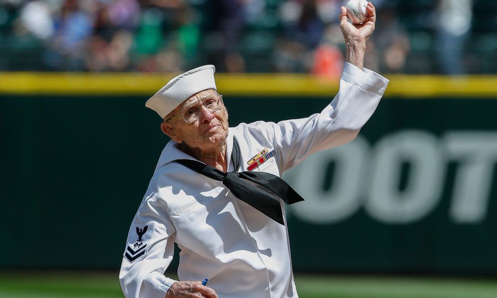 92-year-old WW2 vet throws perfect first pitch at Mariners game