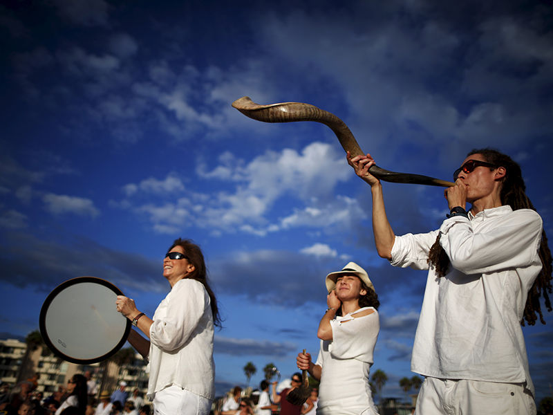 Rabbis mull whether to talk about politics on the High Holy Days