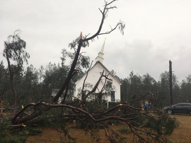 More tornadoes ahead as death toll reach 15 in southeast U.S.