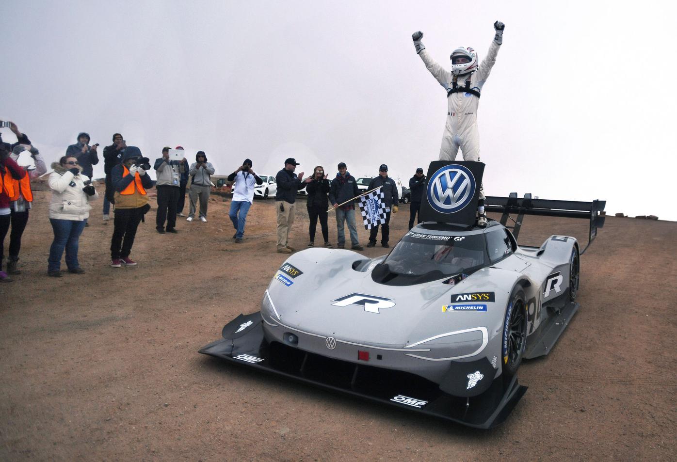 Romain Dumas sets Pikes Peak Hill Climb record in 2018 Volkswagen I.D. R