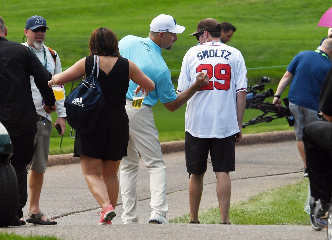 IN PROGRESS: Crowd forming atop U.S. Senior Open leaderboard, but John Smoltz not among contenders