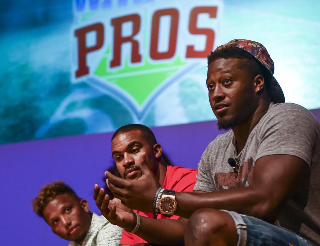 NFL Players Share Their Faith Testimonies at Praise with the Pros