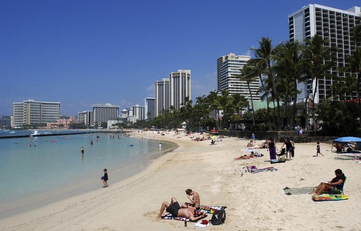 Hawaii just banned your favorite sunscreen to protect its coral reefs