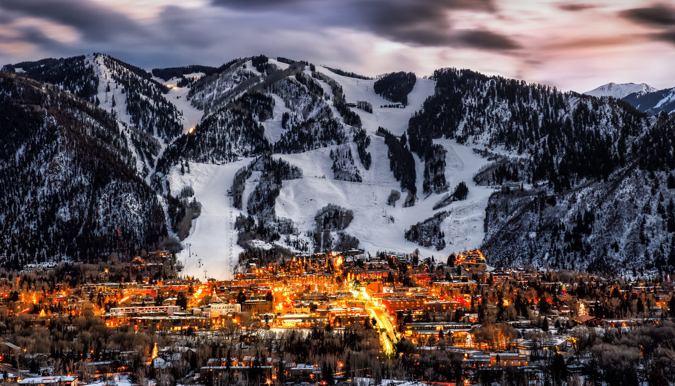 Man dies in snowmobile crash while vacationing in Colorado
