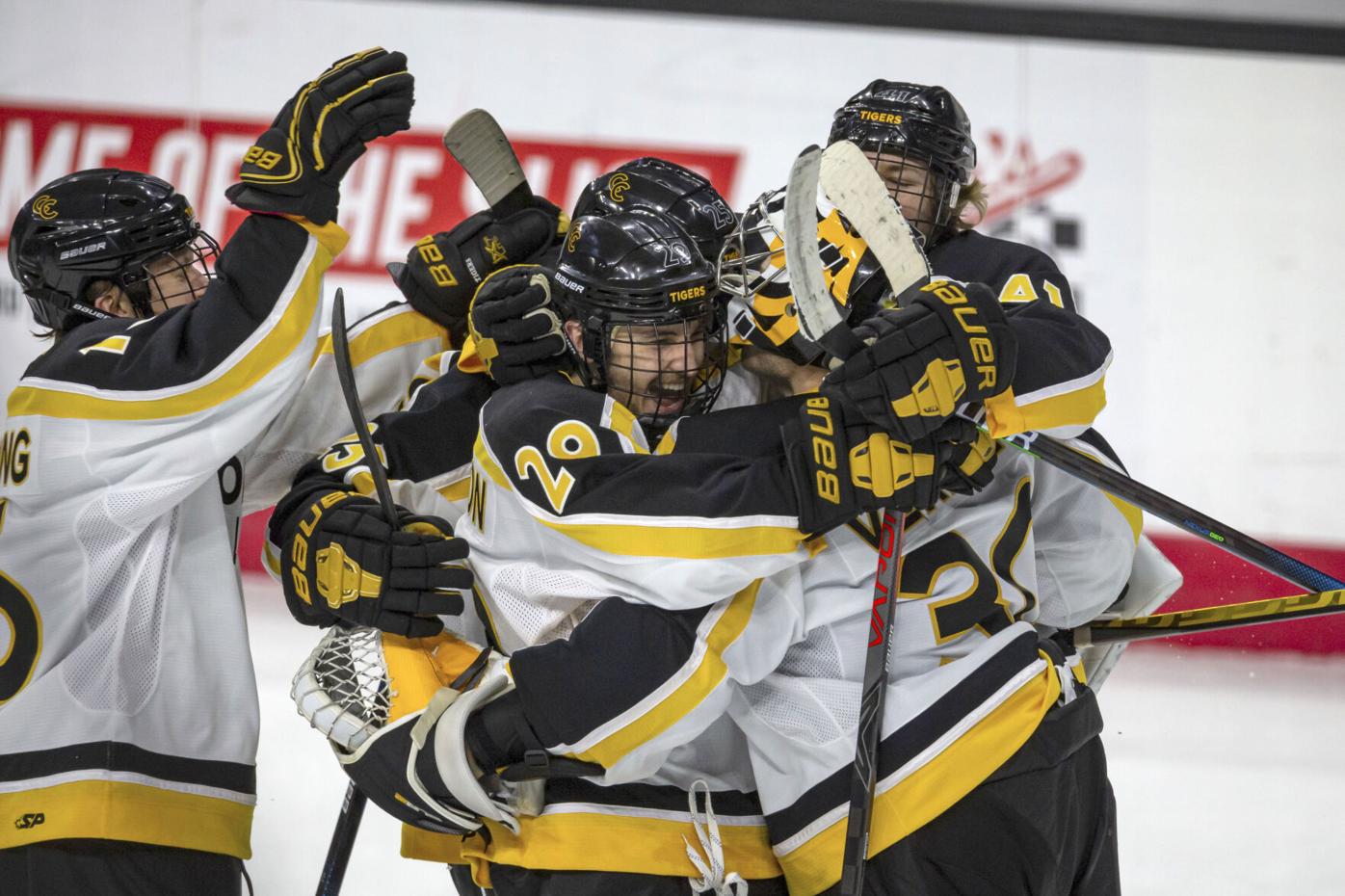 CC hockey wins shootout against Western Michigan to open pod, season