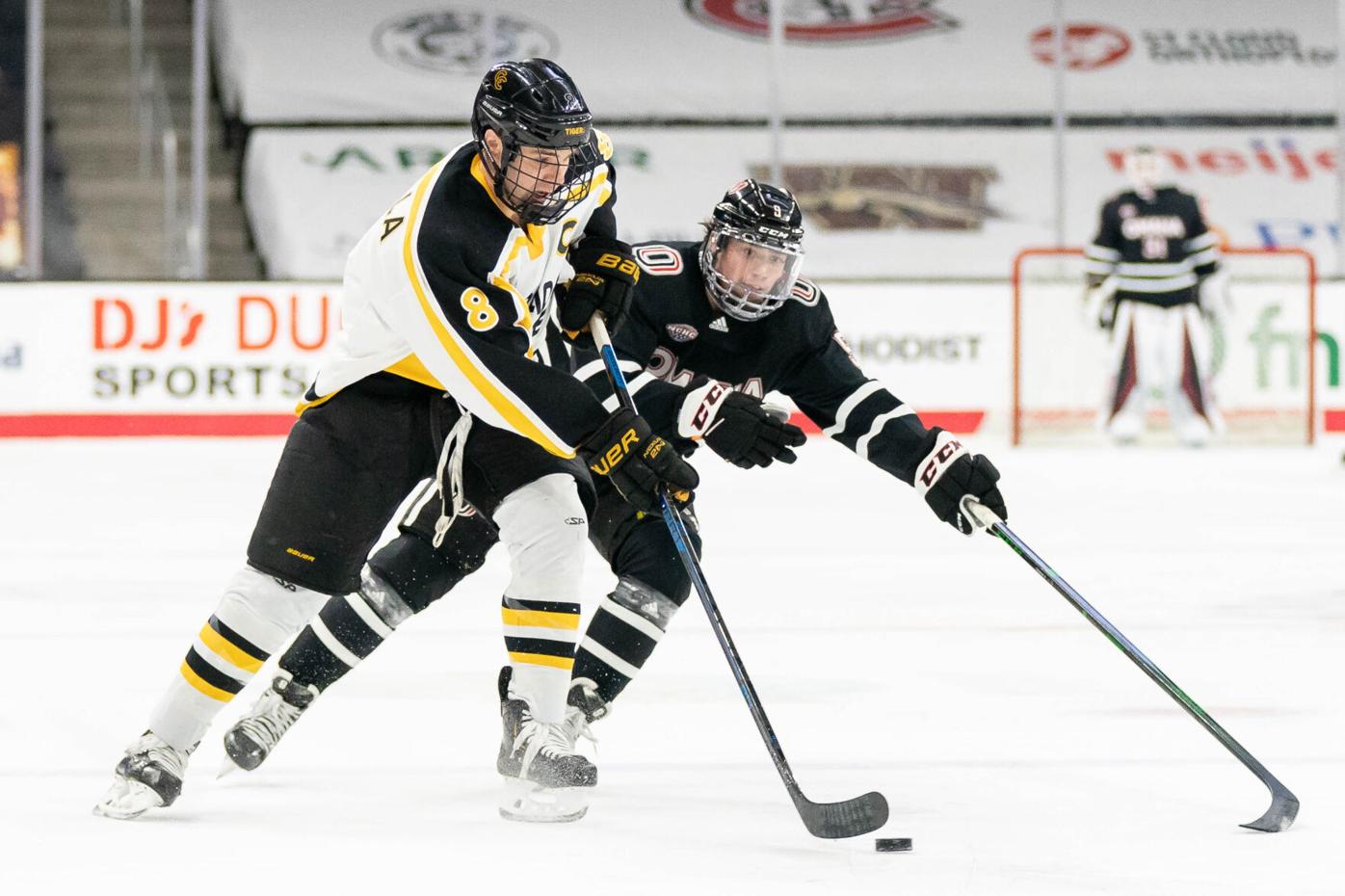 Pod host Omaha rocks CC hockey with variety of special-teams goals