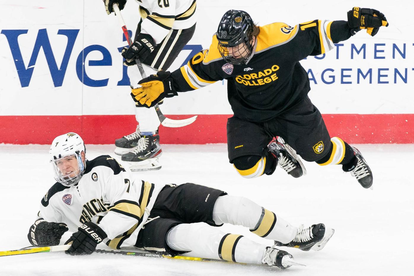Very different outcome in rematch between Western Michigan, CC hockey