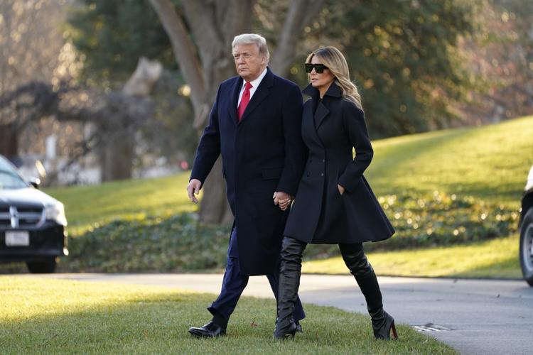 Trump pardons former campaign chairman Paul Manafort and Kushner father