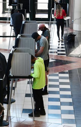 As parties veer off track, the unaffiliated label offers a way out | Bartels
