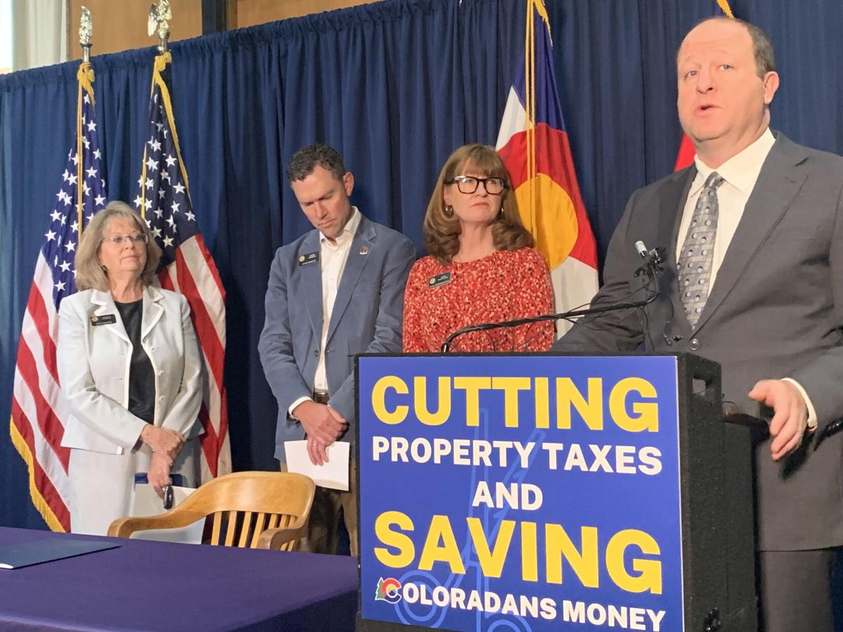 Colorado governor, union sign partnership agreement, boosting state employees’ benefits