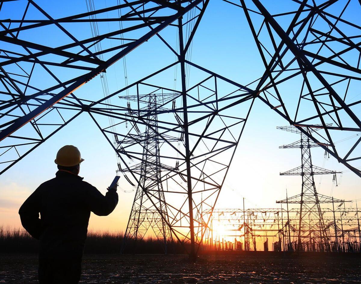 Colorado governor rebukes Xcel Energy for preemptively shutting off power to thousands