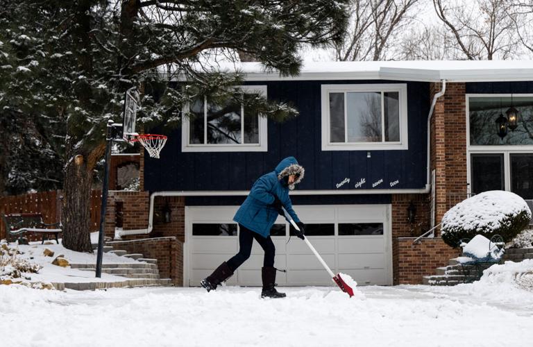 Weather blog: Freezing temps delay gas repairs, intersection west of downtown closed