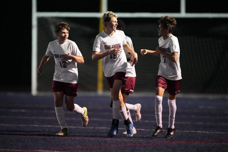 Gazette Preps rewind: Woodland Park shines on the gridiron, Discovery Canyon, Pine Creek survive close games