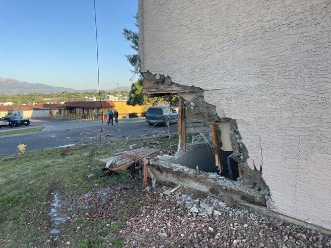 Car vs building crash (2)