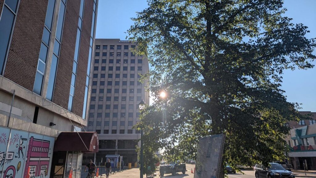 Colorado Springs weather: Warm Wednesday with slightly hazy skies possible