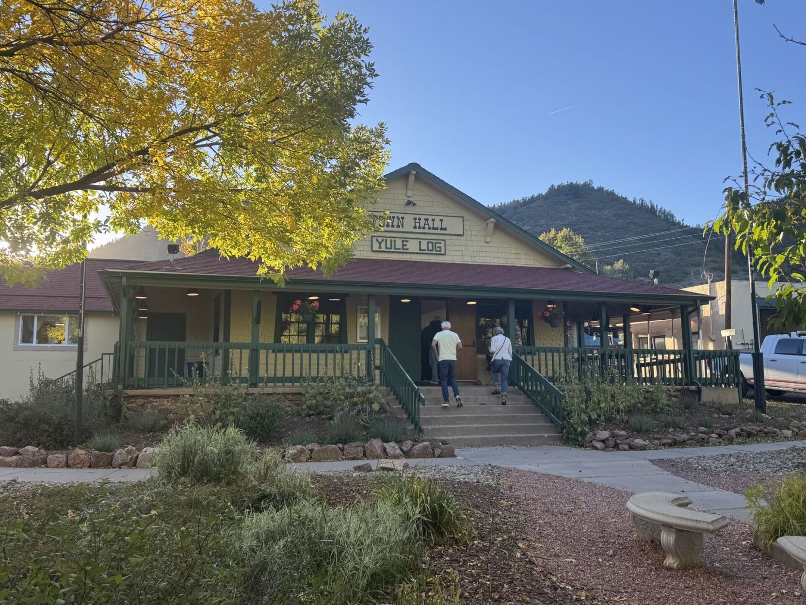 Palmer Lake deadlocked on appointment, while Buc-ee’s election date undecided
