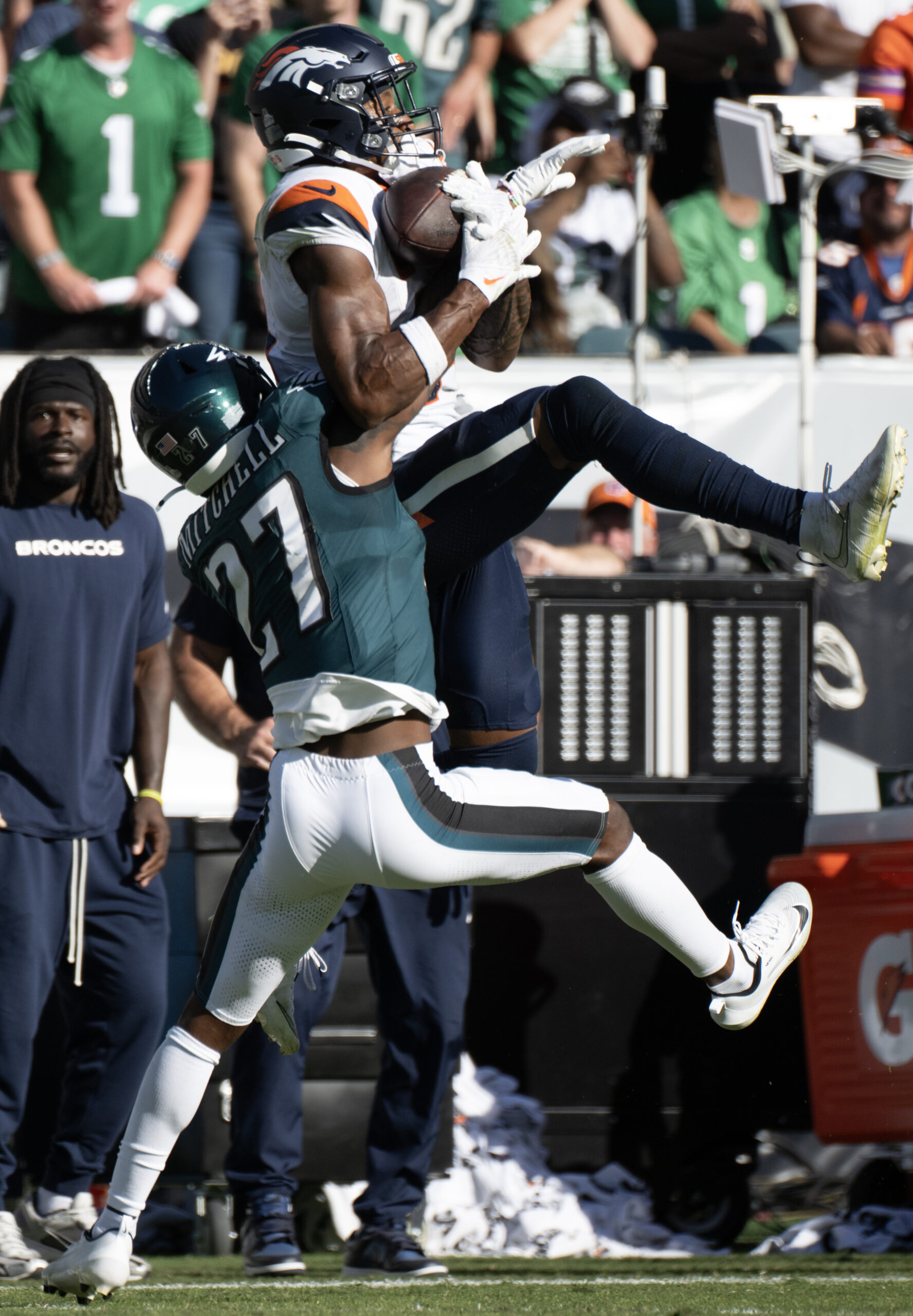 Courtland Sutton fuels comeback win over Eagles with key third-down catches | Broncos notebook
