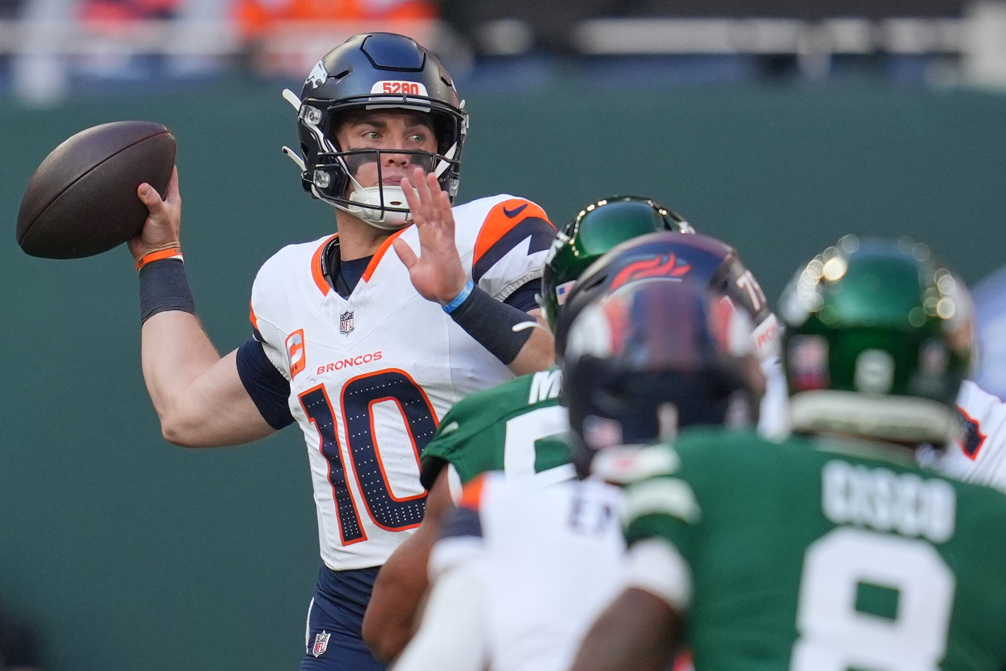 QB Bo Nix overcomes ‘complete lack of rhythm’ in ugly Broncos win over Jets in London