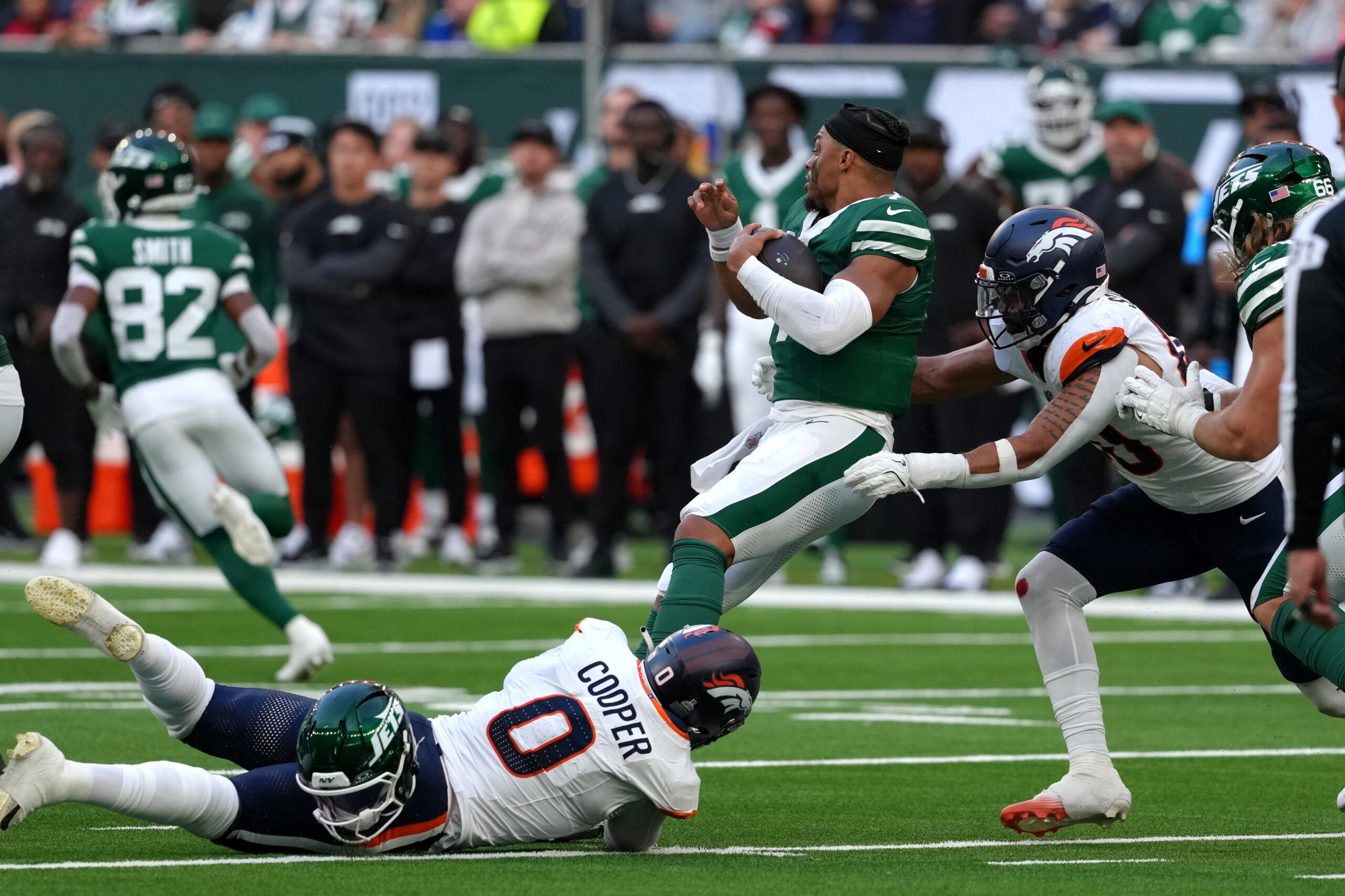 Broncos struggle on offense but defense has 9 sacks in 13-11 win over hapless Jets